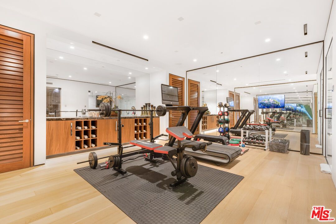 Fitness Equipment, Interior, Recessed Lighting, Wood Texture Flooring