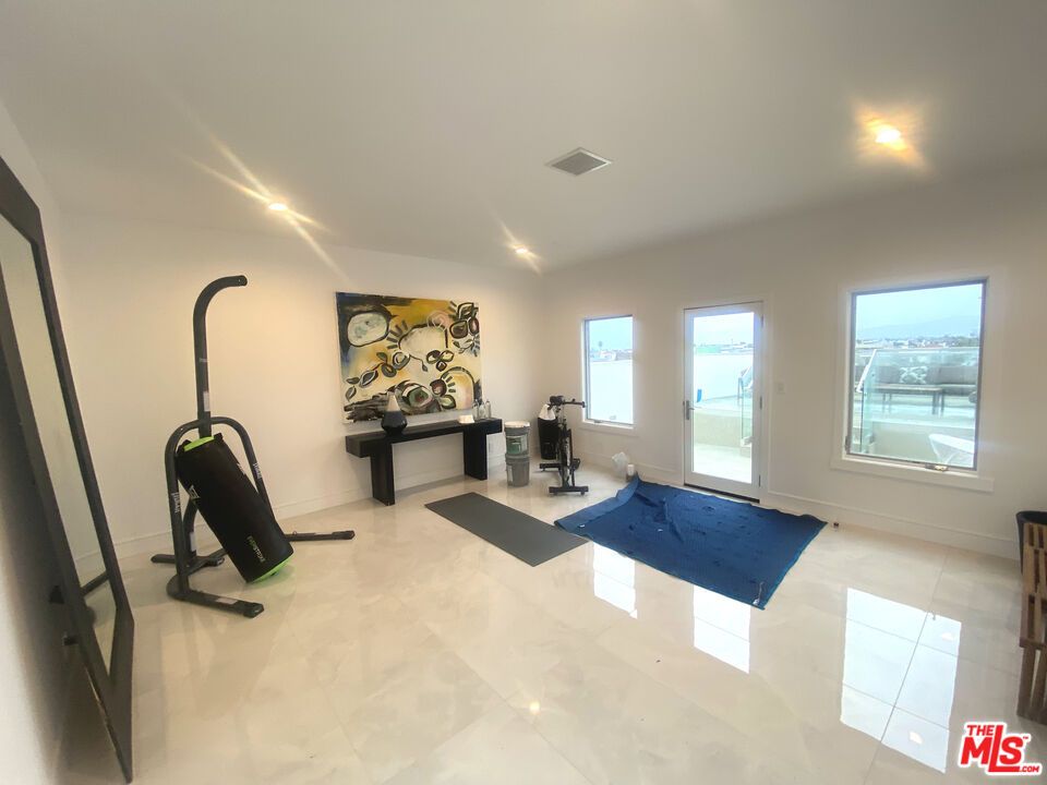 Fitness Equipment, Interior, Recessed Lighting