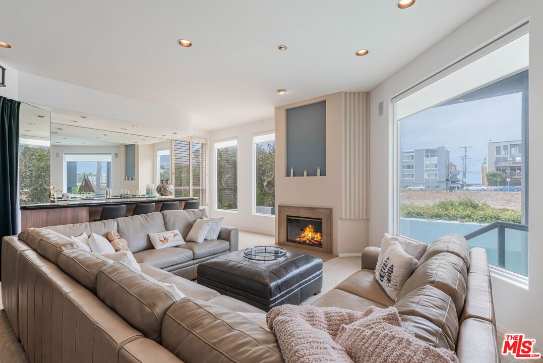 Fireplace, Interior, Living room, Recessed Lighting