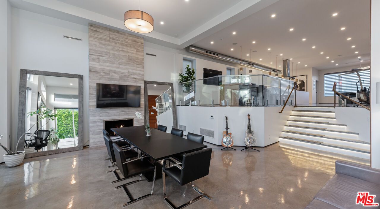 Dining room, Fireplace, Interior, Pendant Lights, Recessed Lighting