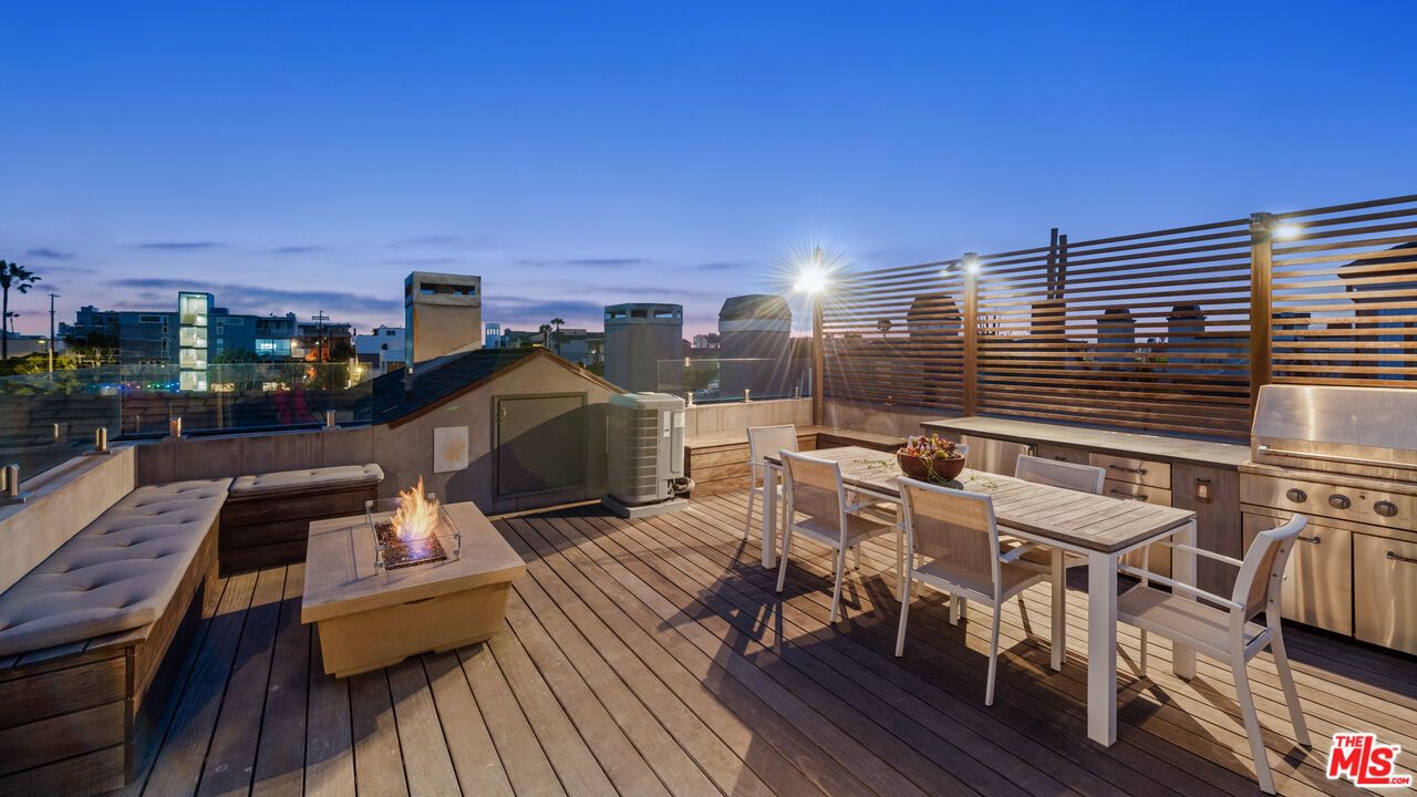 Exterior, Outdoor Kitchen