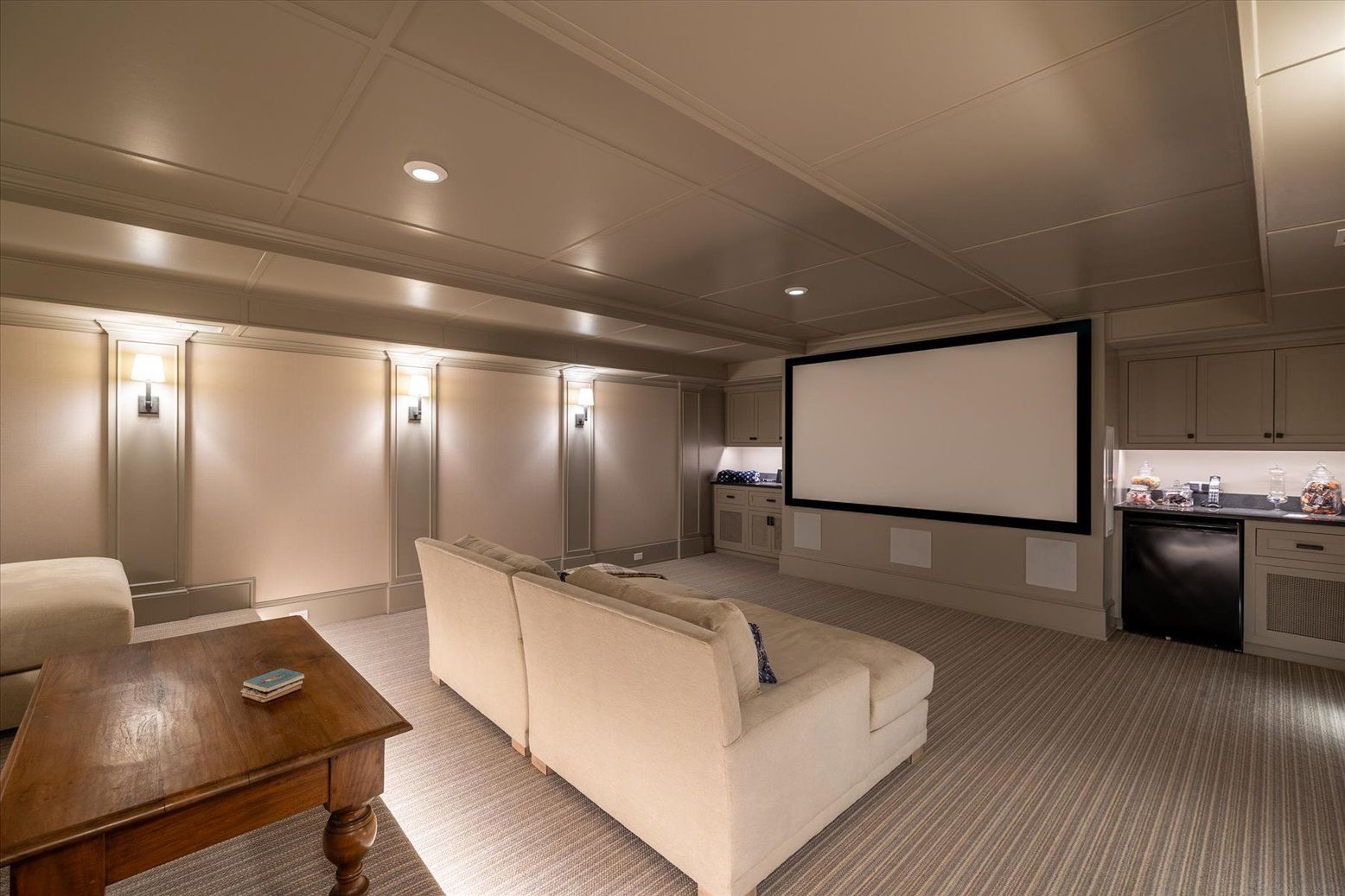 Interior, Projection Screen, Recessed Lighting, Theatre Room