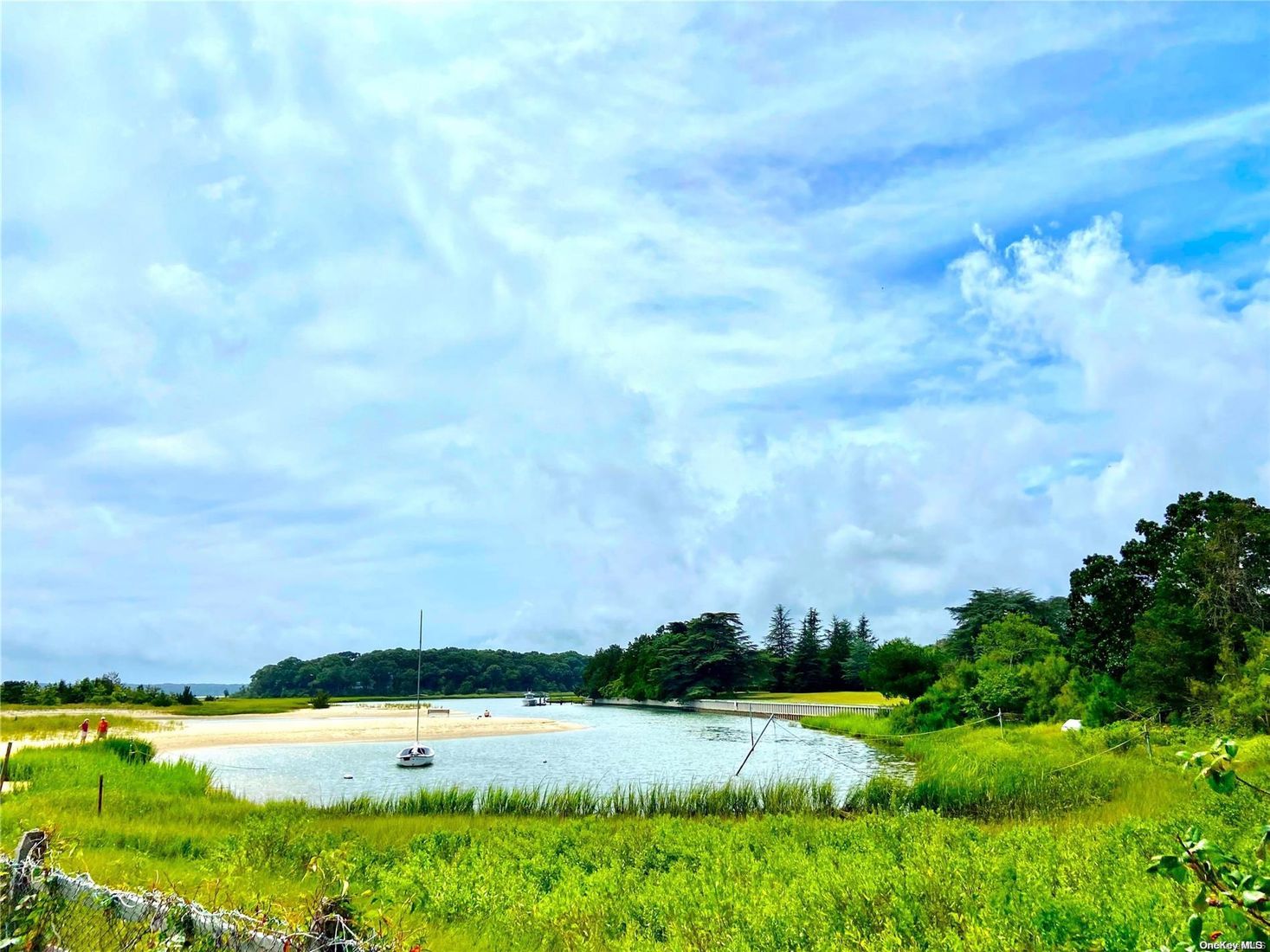Exterior, Lake