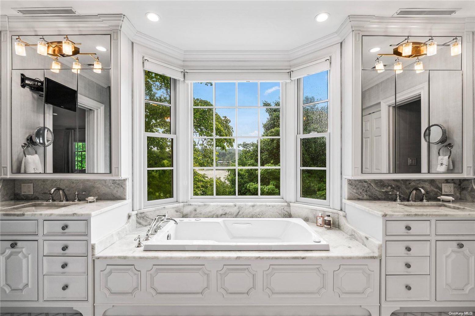 Bathroom, Dual Sink Vanities, Interior, Recessed Lighting
