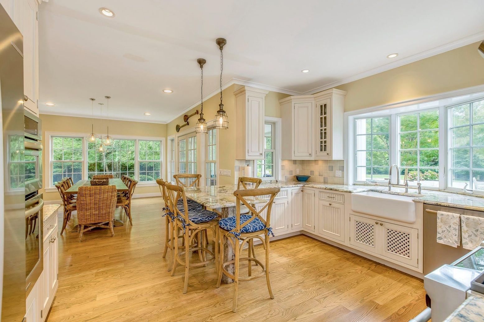 Chandelier, Dining room, Interior, Kitchen, Pendant Lights, Recessed Lighting, Wood Texture Flooring