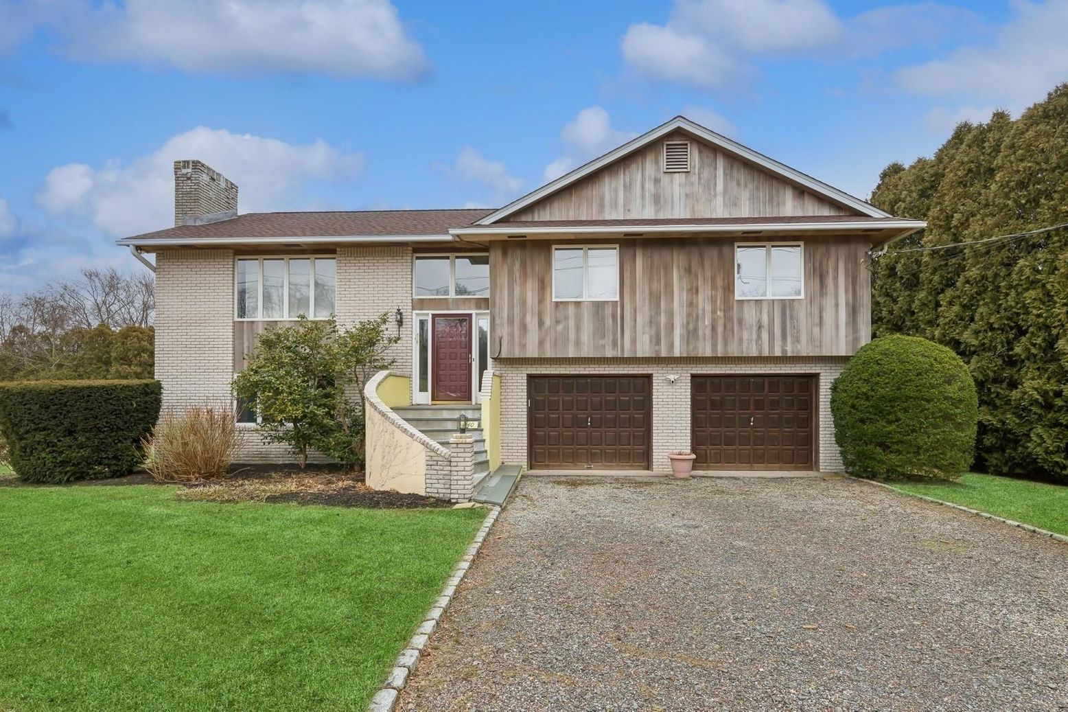 Attached, Exterior, Facade, Brick Facade, Raised Ranch