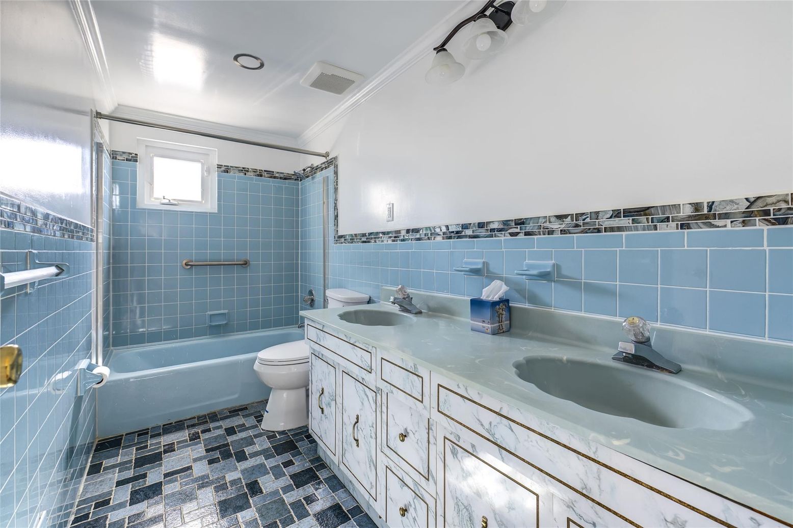 Bathroom, Dual Sink Vanities, Interior, Recessed Lighting