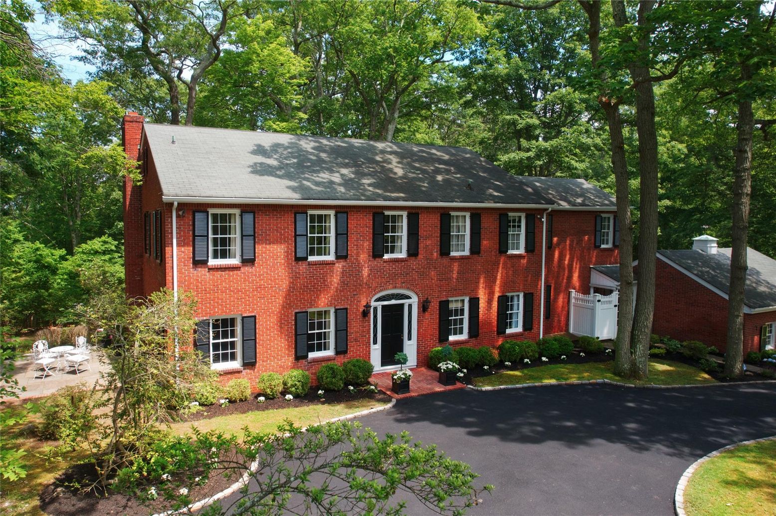 Exterior, Facade, Brick Facade, Georgian