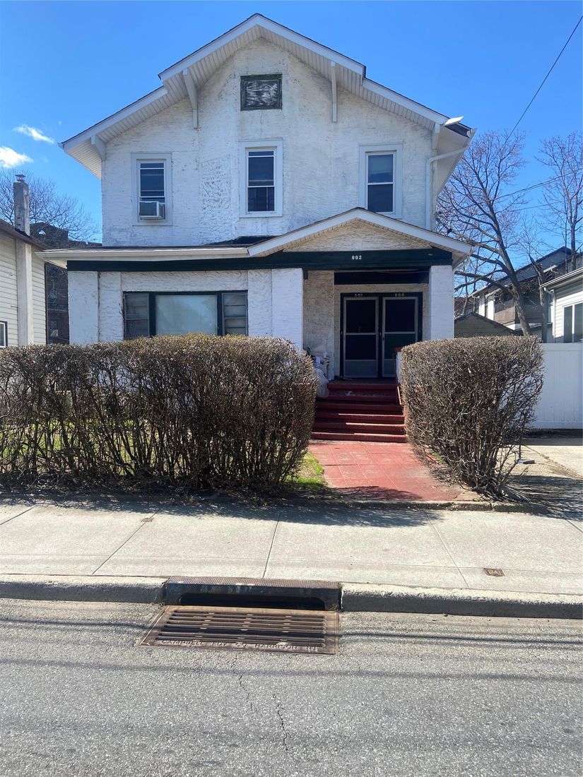 Exterior, Facade, Brick Facade, American Craftsman
