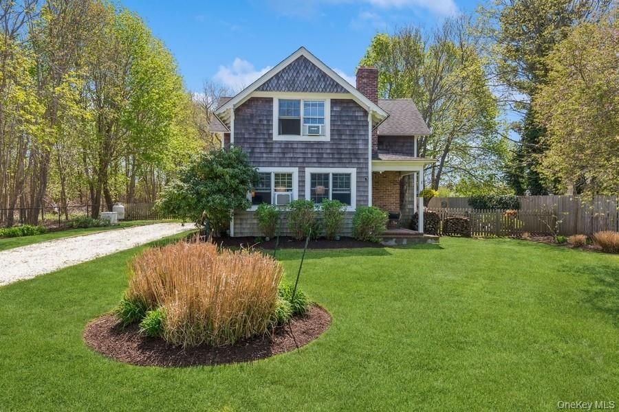 Exterior, Facade, Brick Facade, Queen Anne Victorian