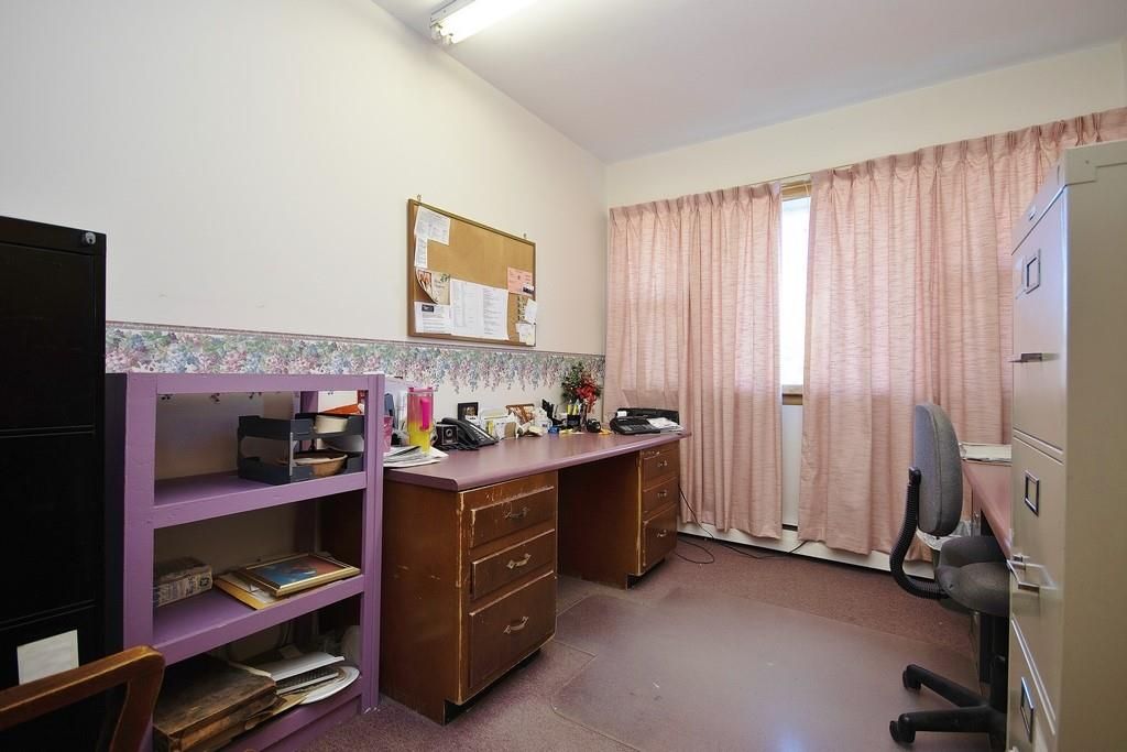 Home Office, Interior