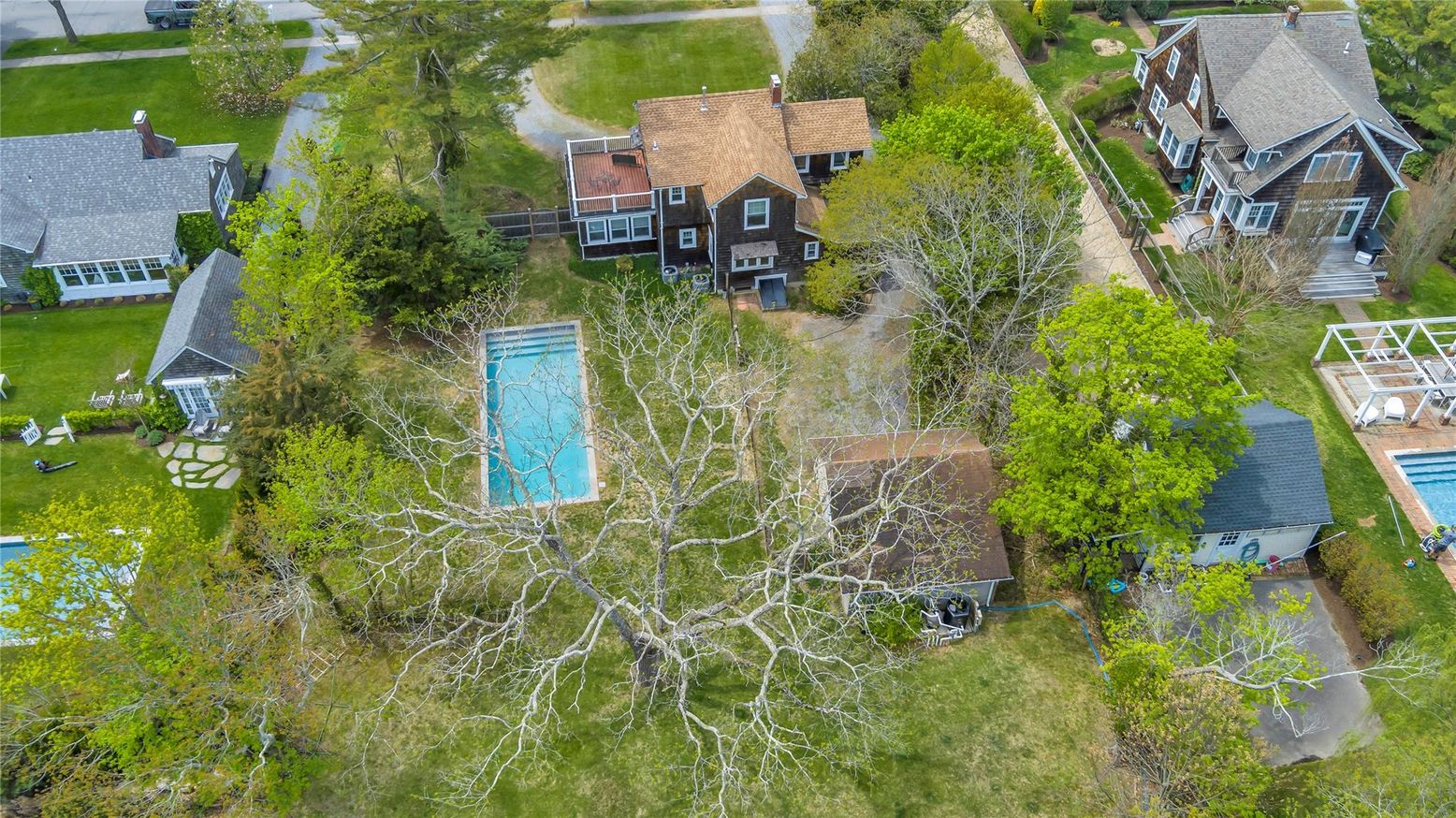 Exterior, Drone