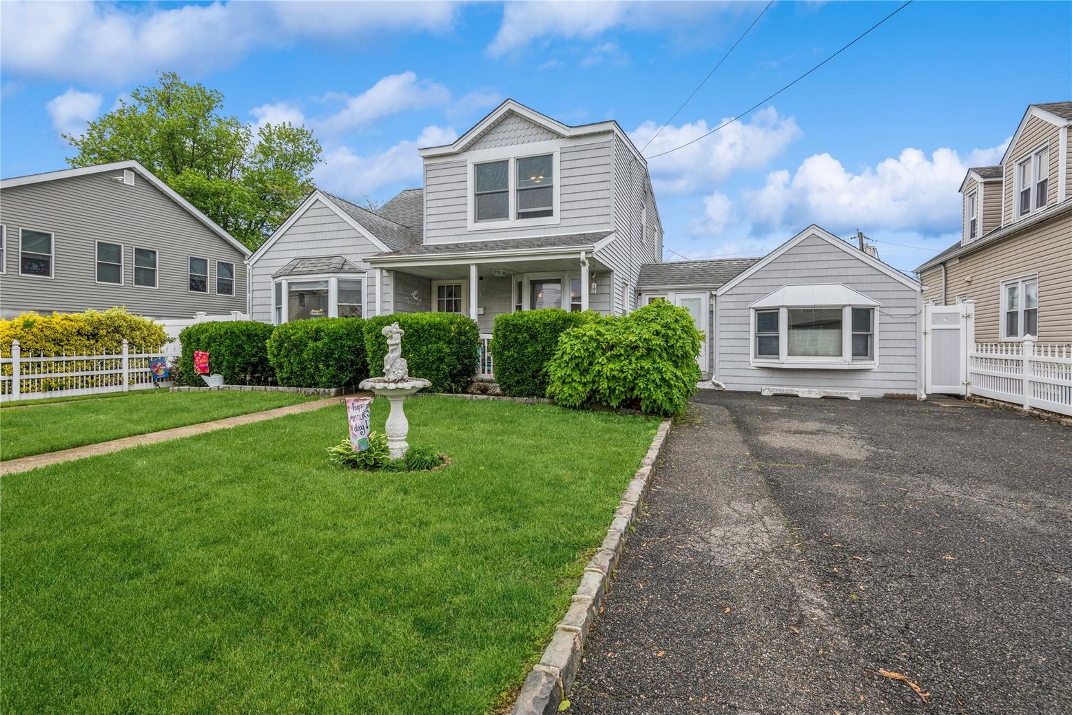 Exterior, Facade, Cape Cod