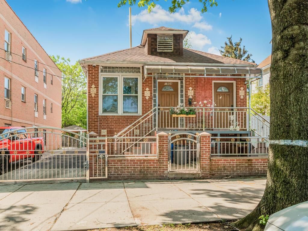 Exterior, Facade, Brick Facade, American Foursquare