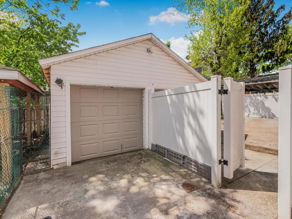 Detached Garage, Exterior