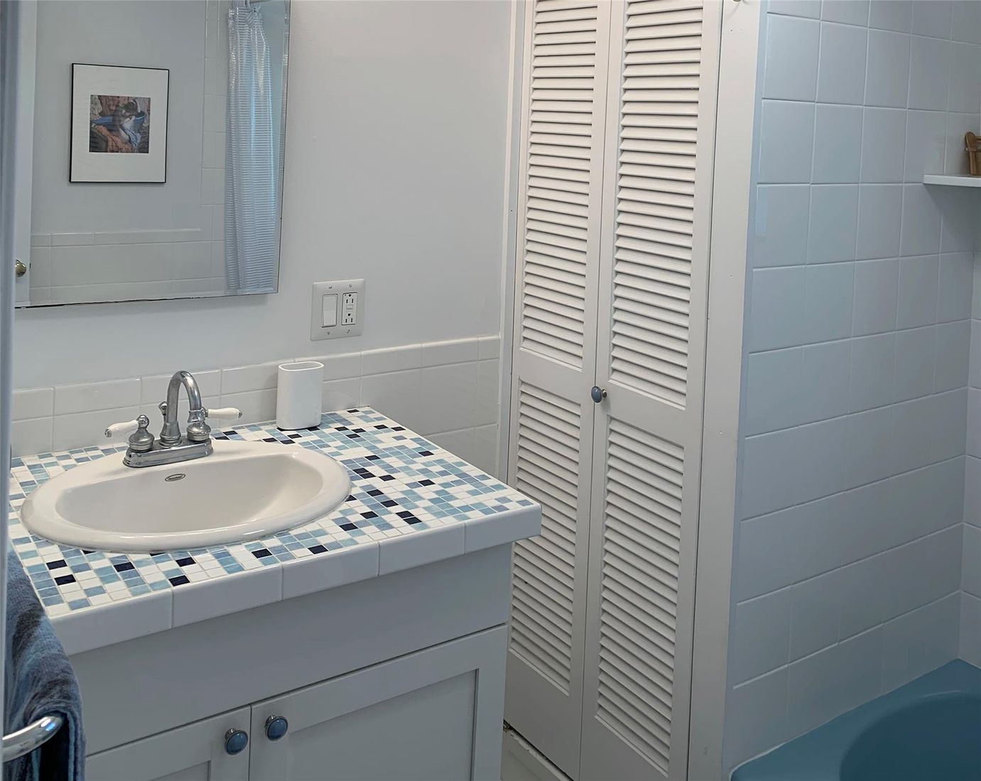 Bathroom, Interior, Tile Countertops