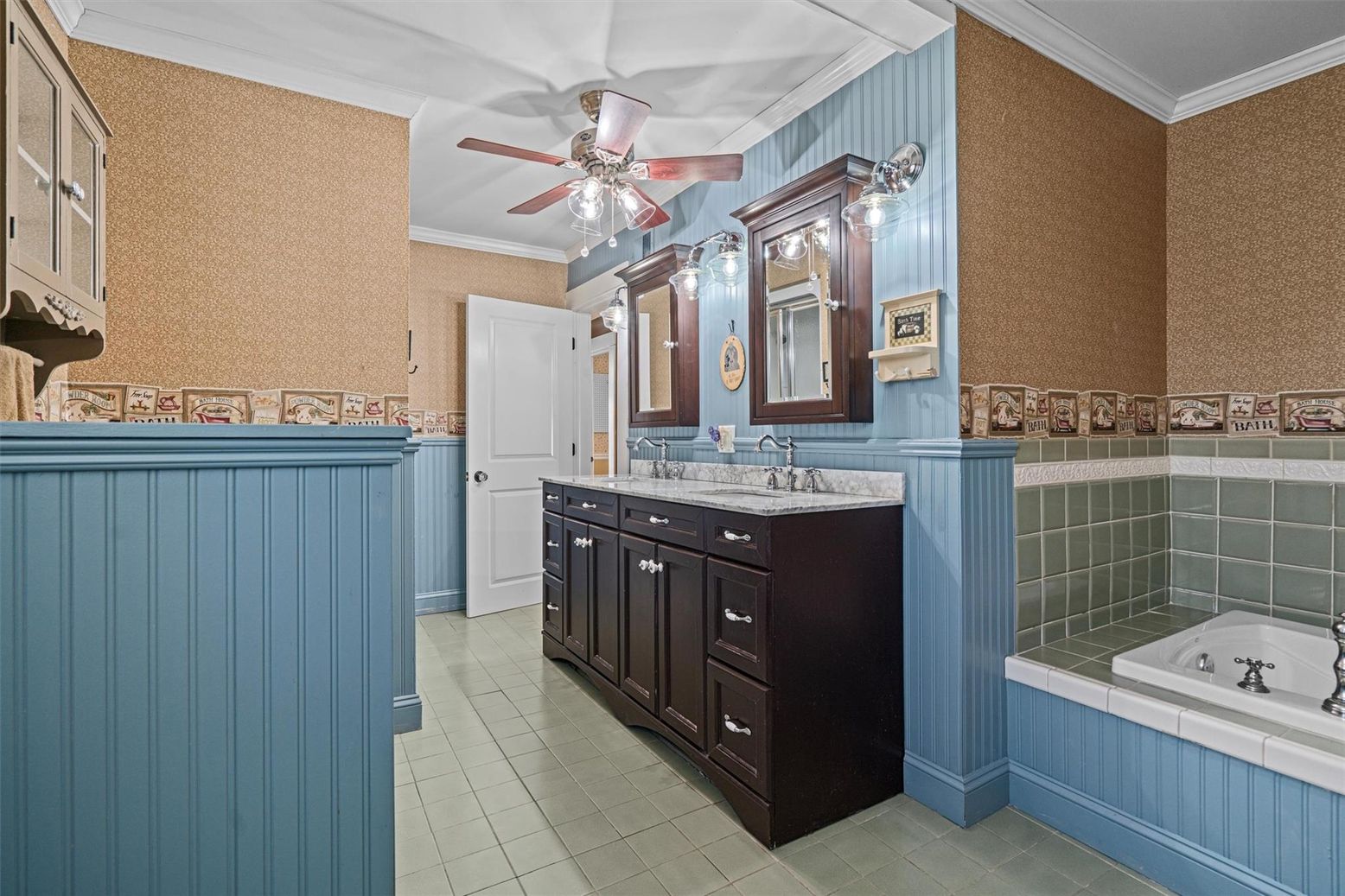 Bathroom, Interior, Tile Countertops