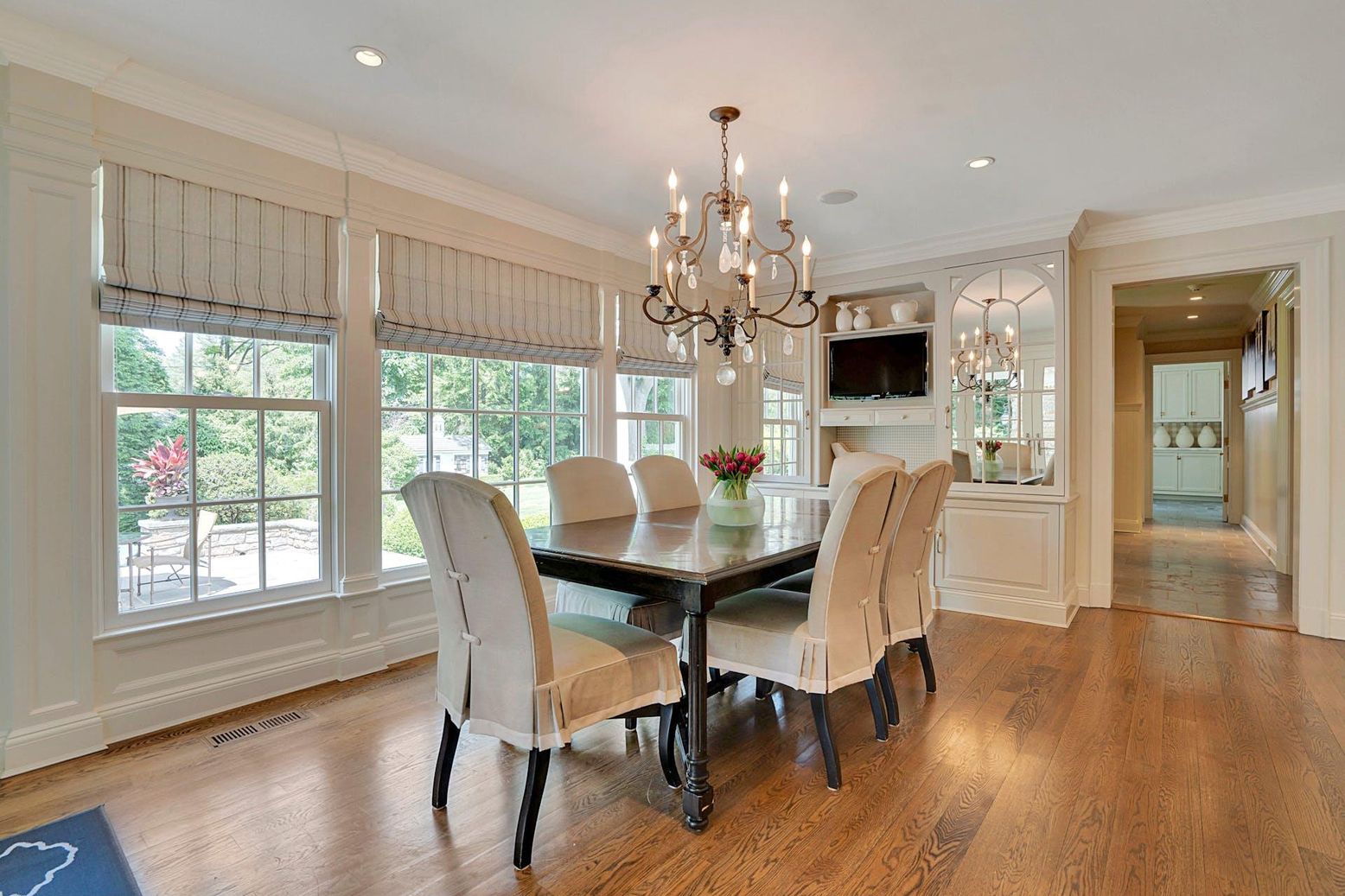 Chandelier, Dining room, Interior, Recessed Lighting, Wood Texture Flooring