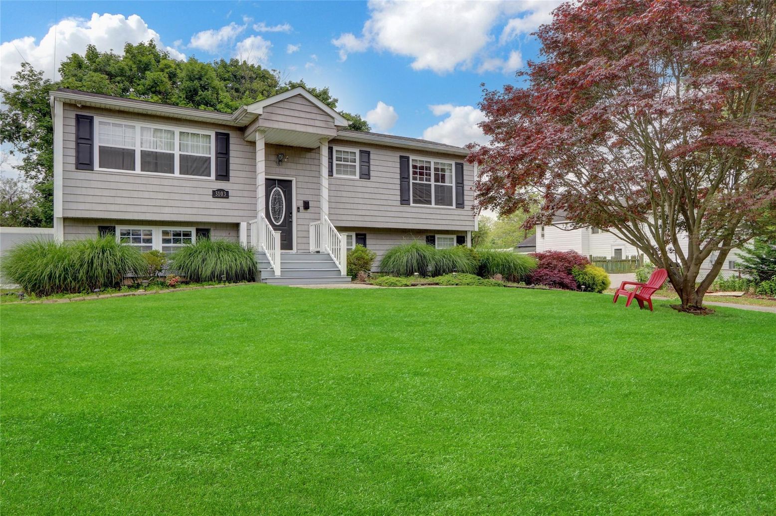 Backyard, Exterior, Facade, Raised Ranch