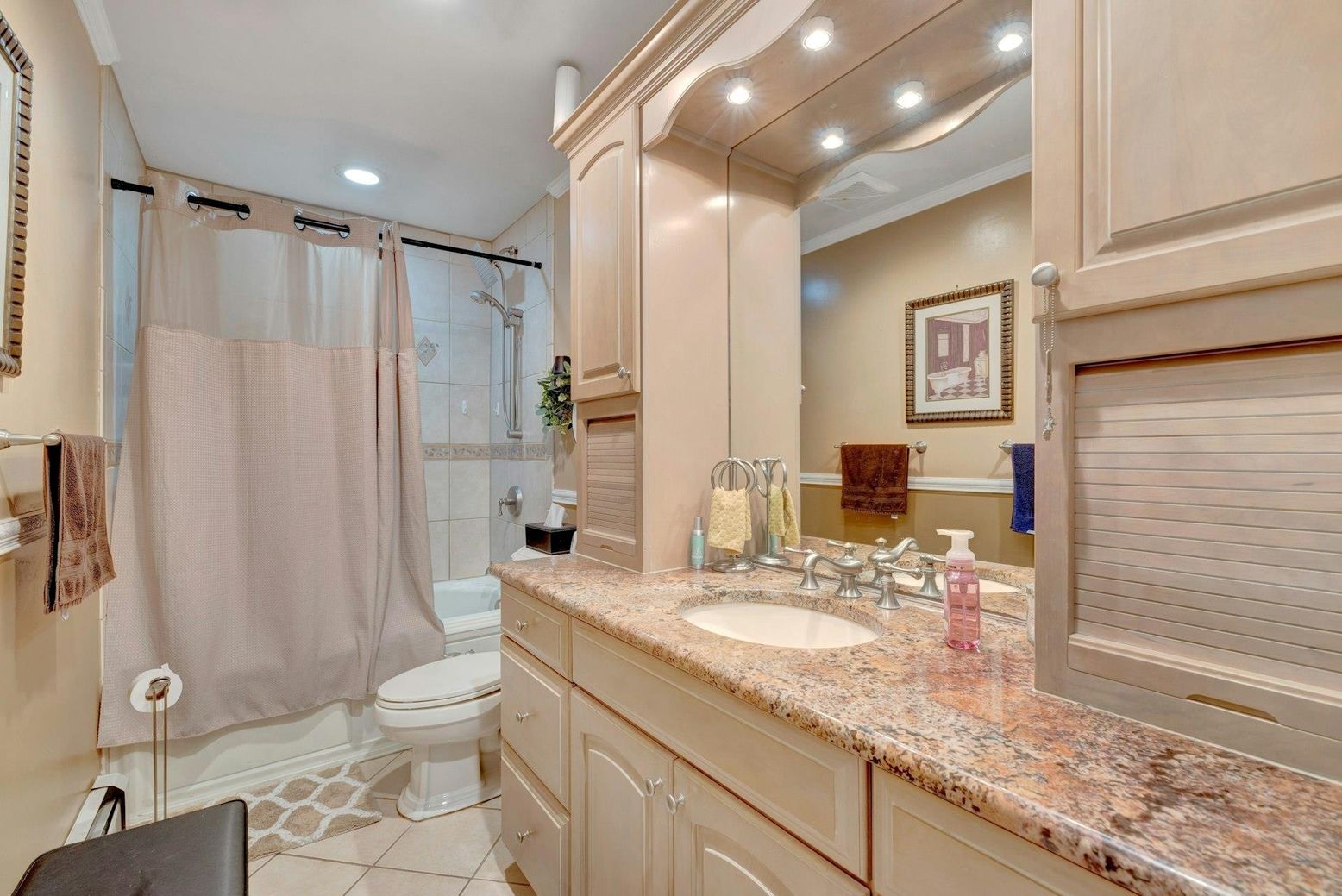 Bathroom, Interior, Recessed Lighting