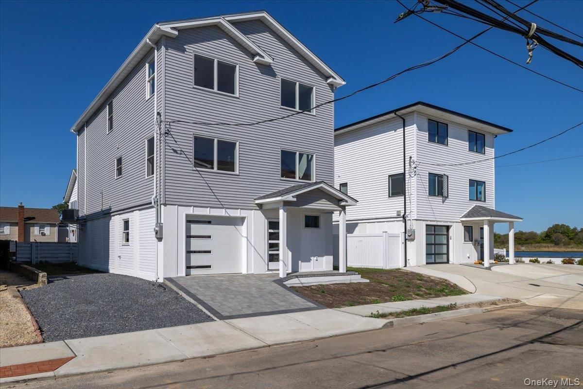 Attached, Exterior, Facade, Rowhouse
