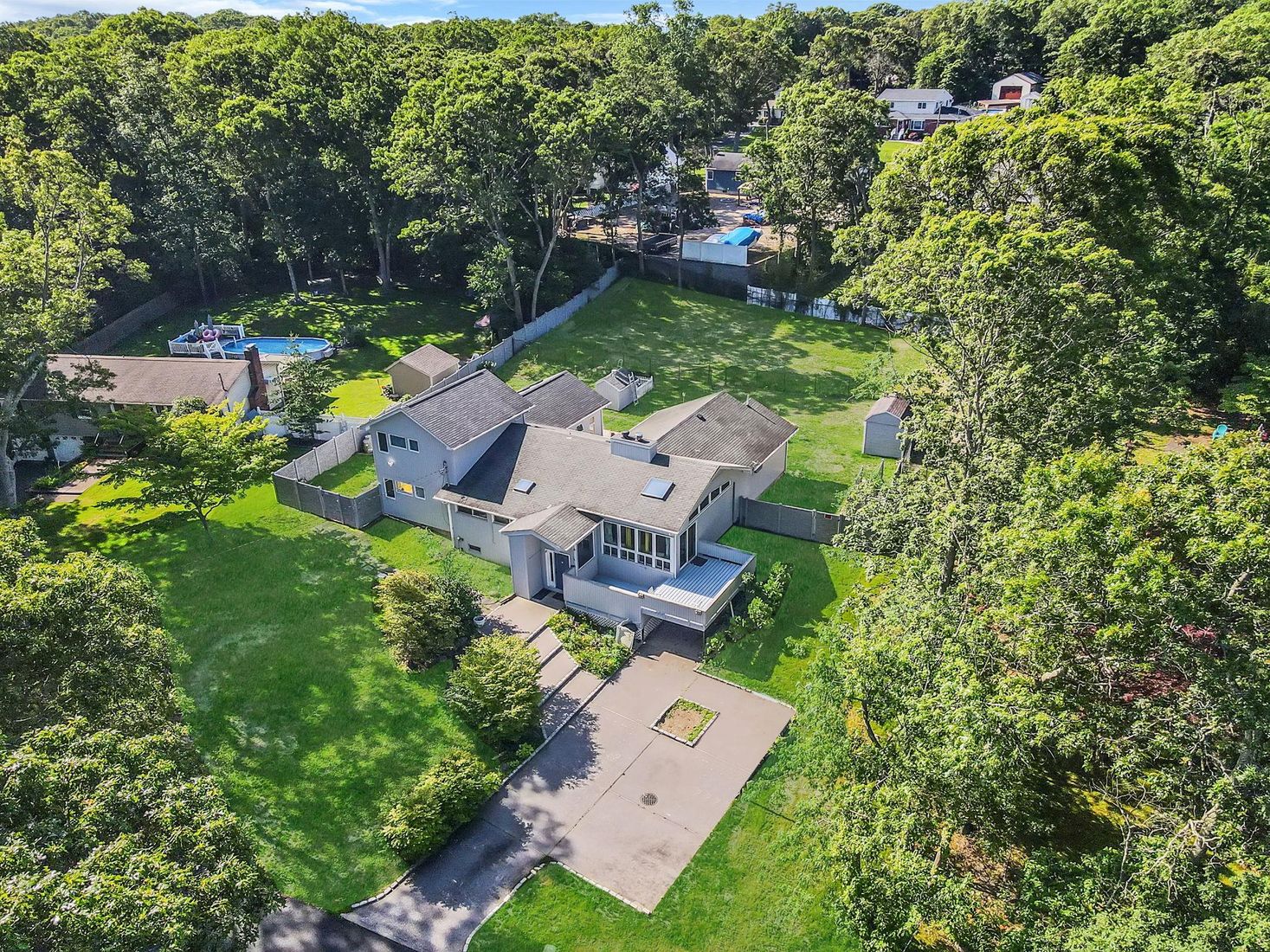 Exterior, Drone