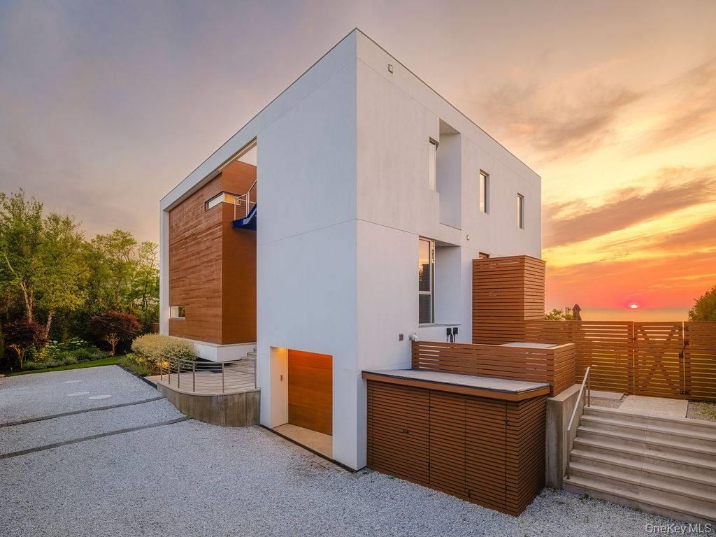 Exterior, Facade, Modern