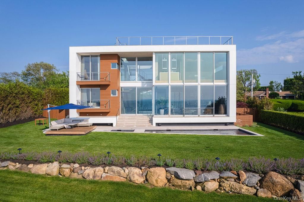 Backyard, Exterior, Facade, Modern