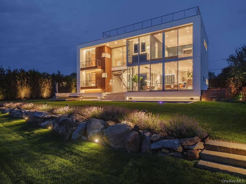 Backyard, Exterior, Facade, Modern