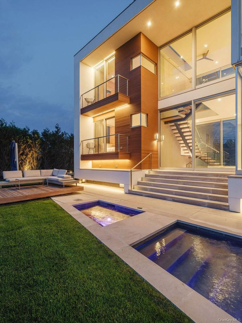 Backyard, Exterior, Facade, Pool, Modern