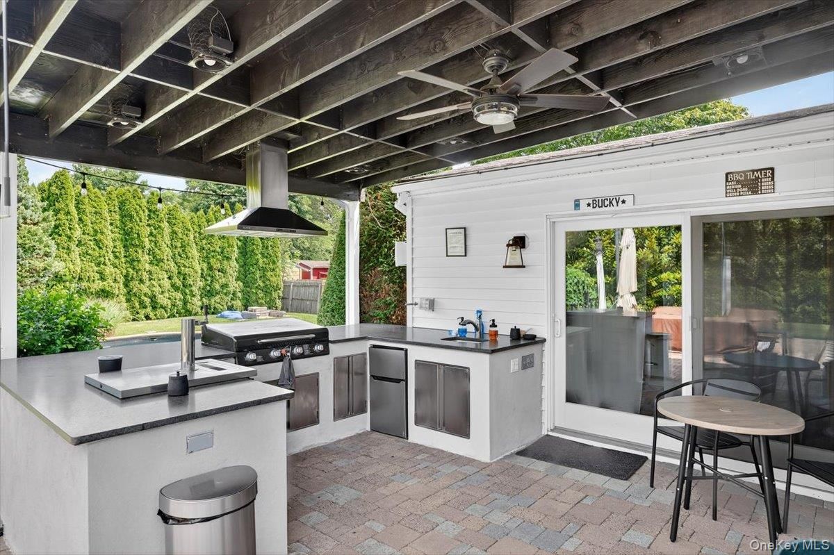 Exterior, Outdoor Kitchen