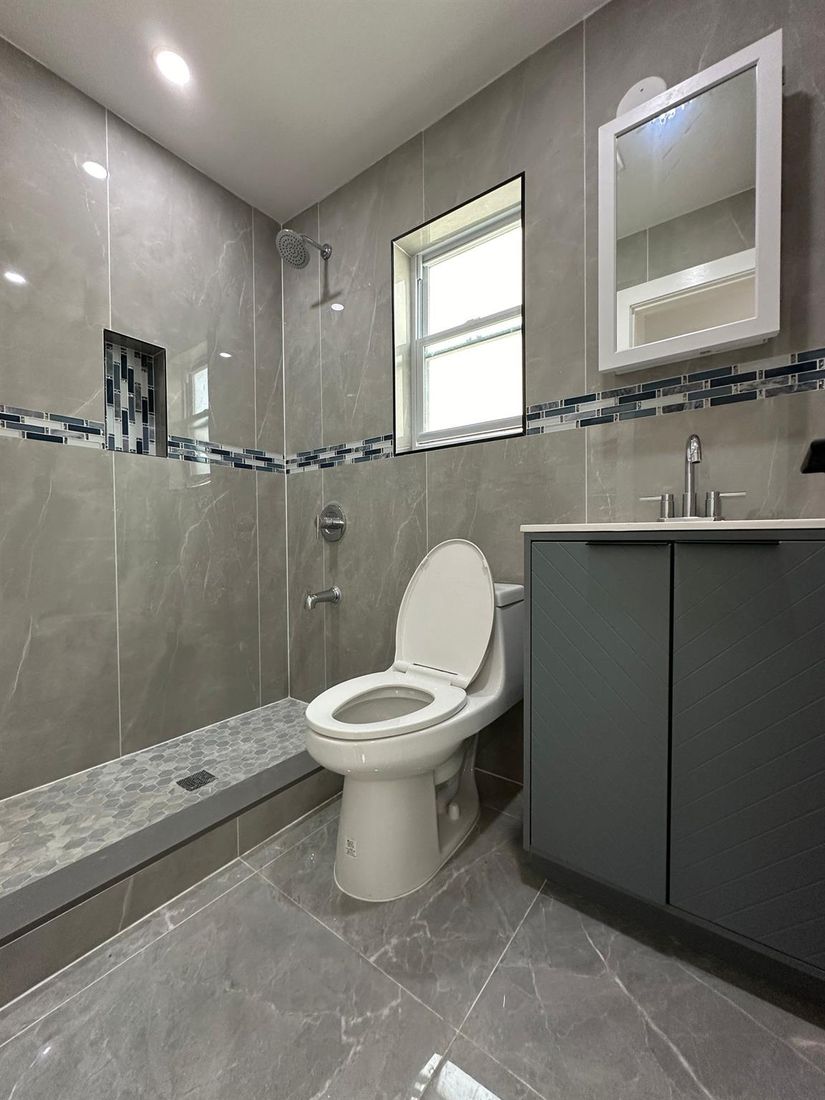 Bathroom, Interior, Recessed Lighting