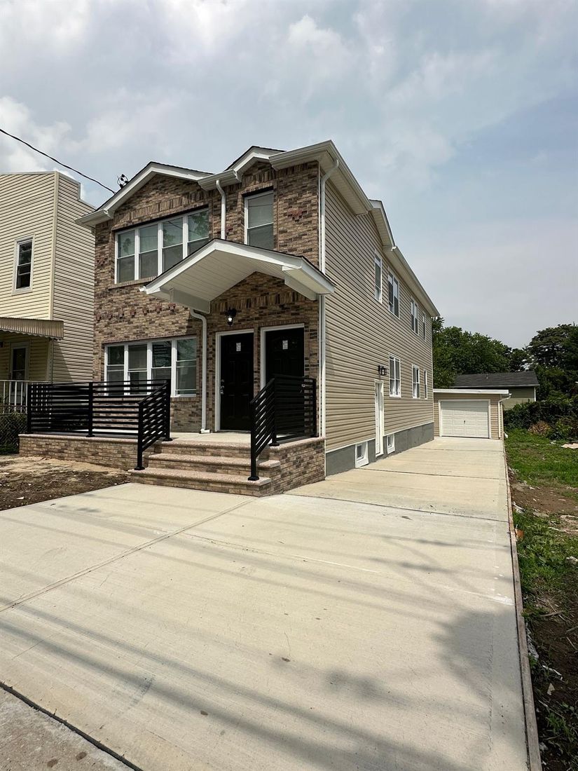Exterior, Facade, American Craftsman