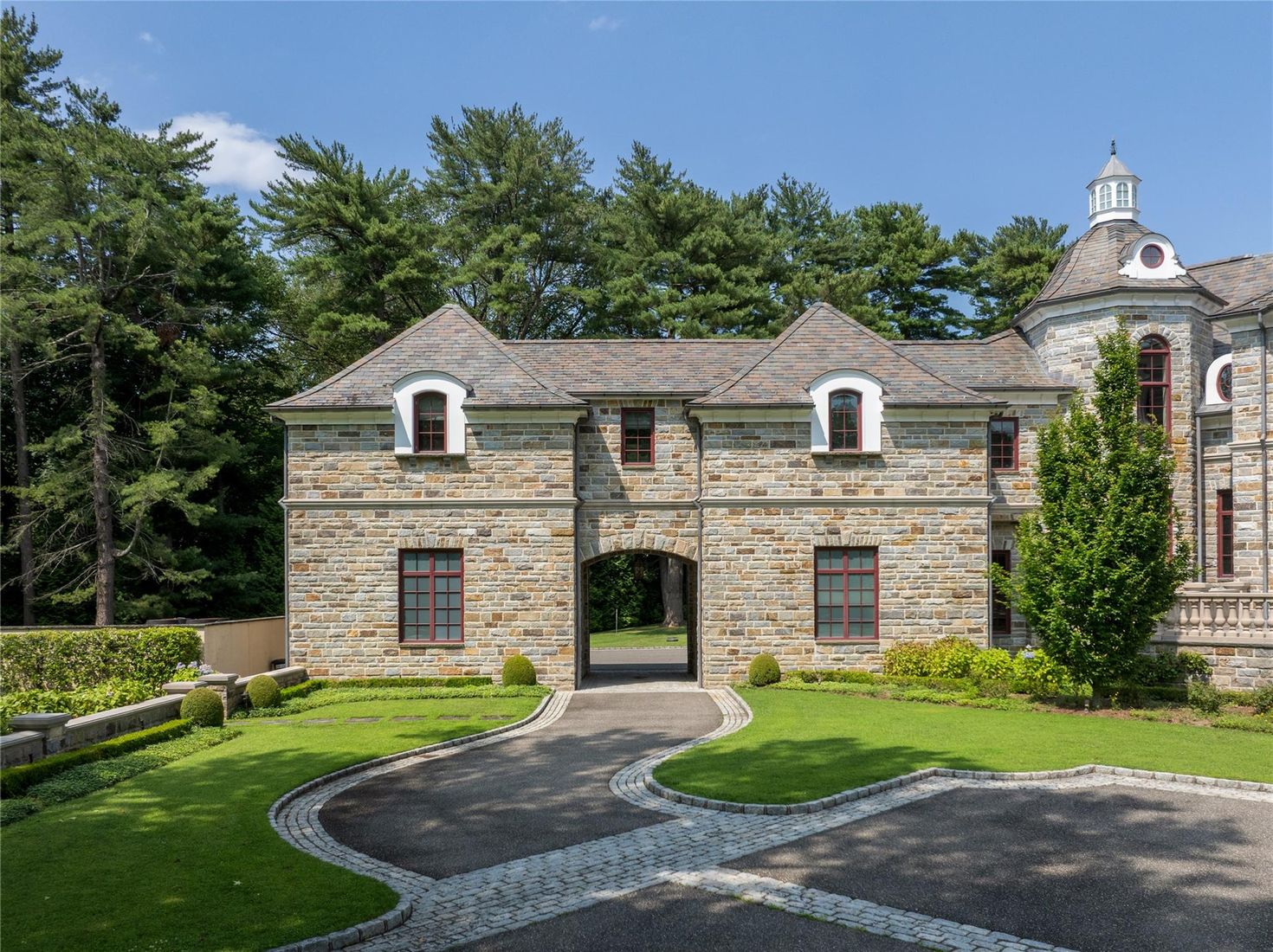 Exterior, Facade, French Provincial