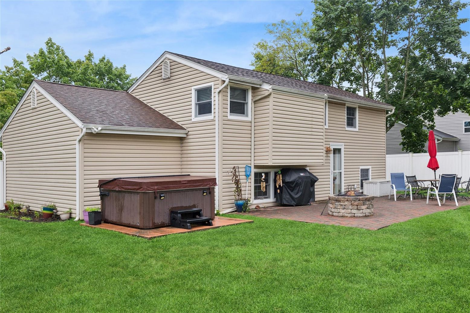 Backyard, Exterior, Hot Tub