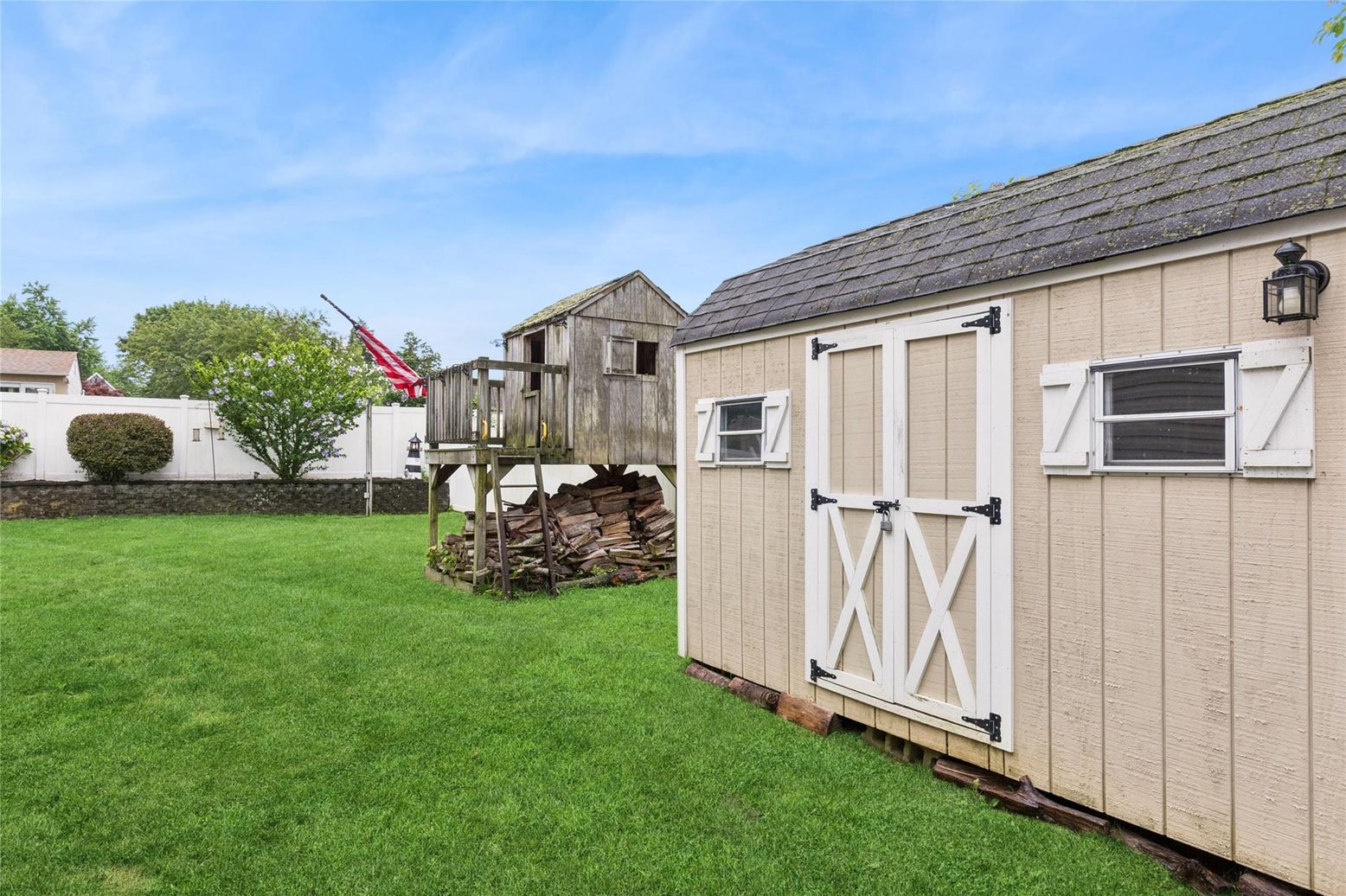 Backyard, Exterior