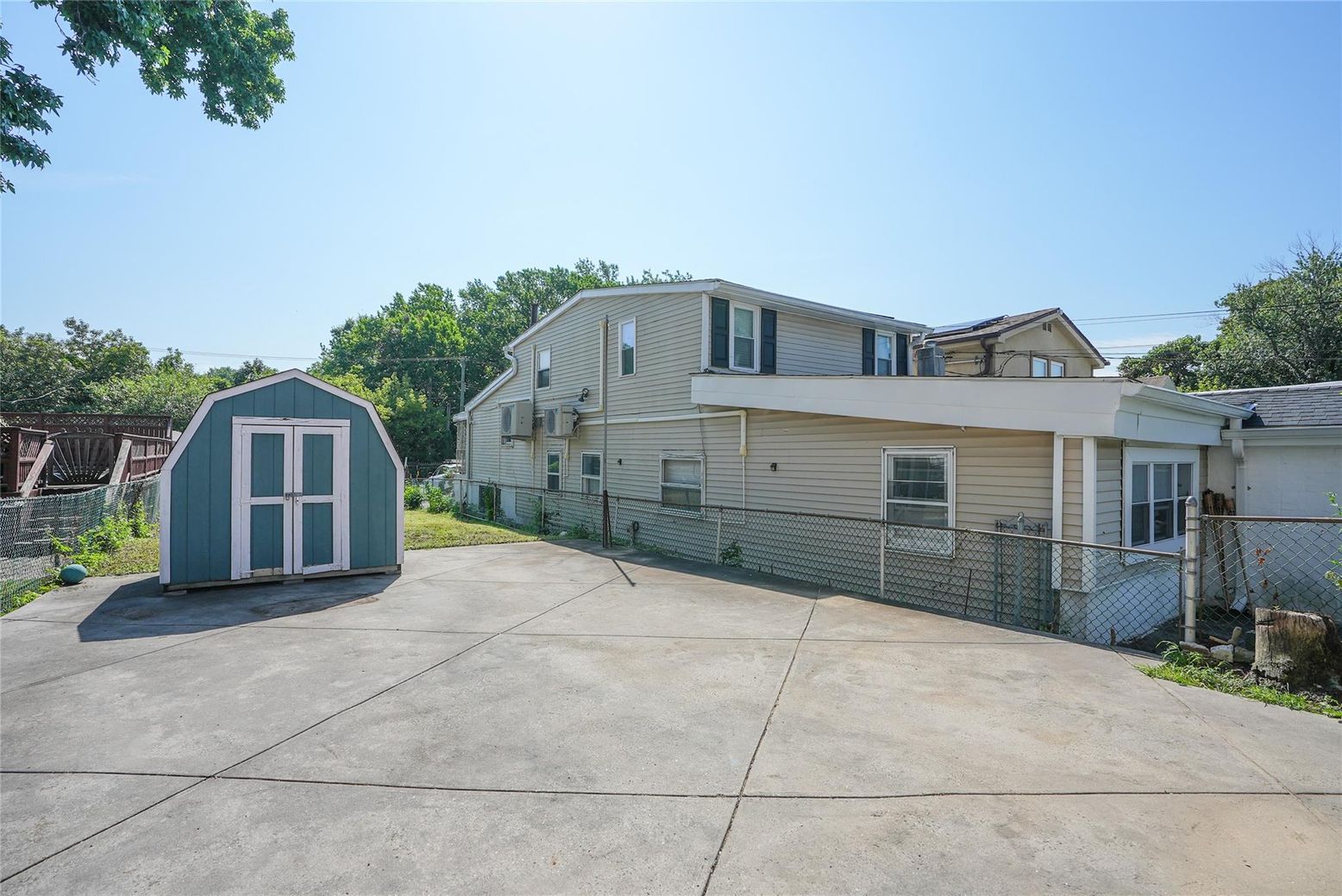 Backyard, Exterior