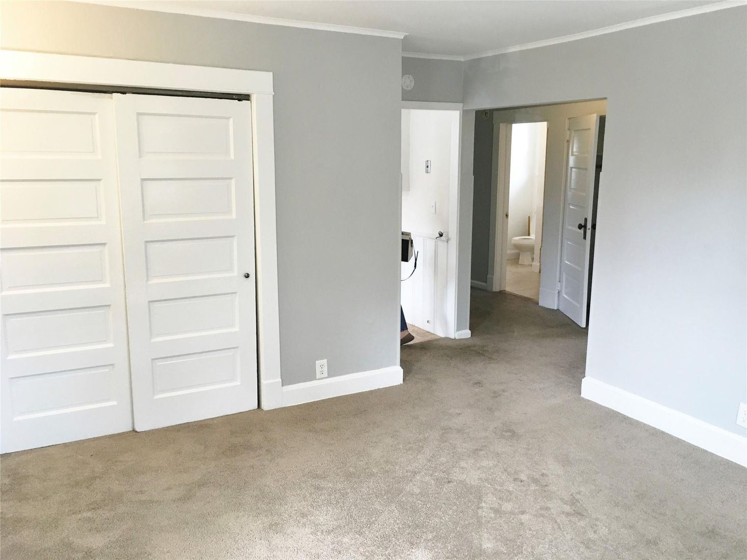 Empty room, Interior