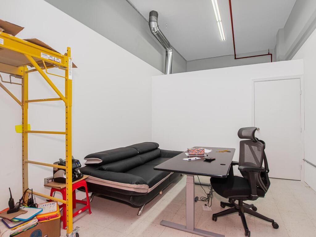 Home Office, Interior