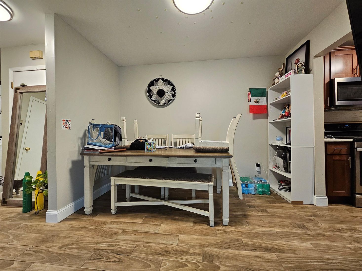 Interior, Recessed Lighting, Wood Texture Flooring