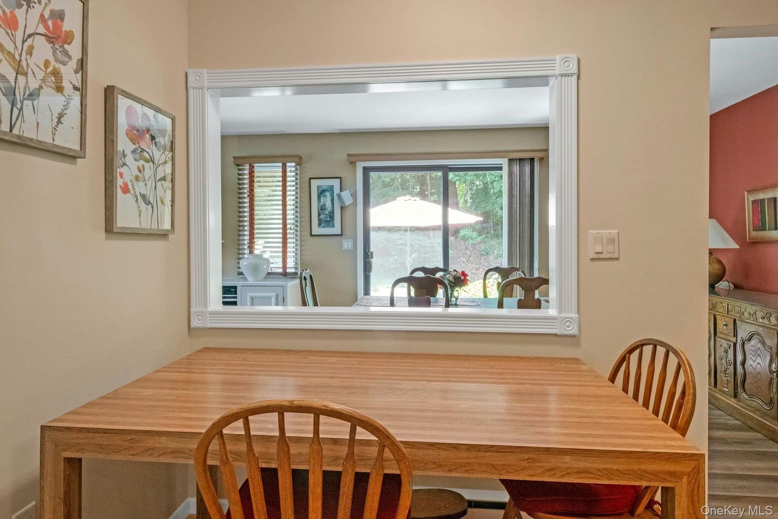 Dining room, Interior