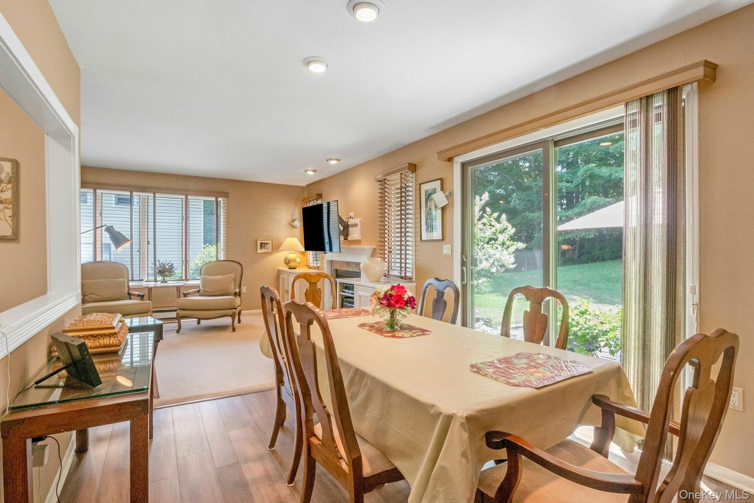Dining room, Interior, Living room, Recessed Lighting, Wood Texture Flooring