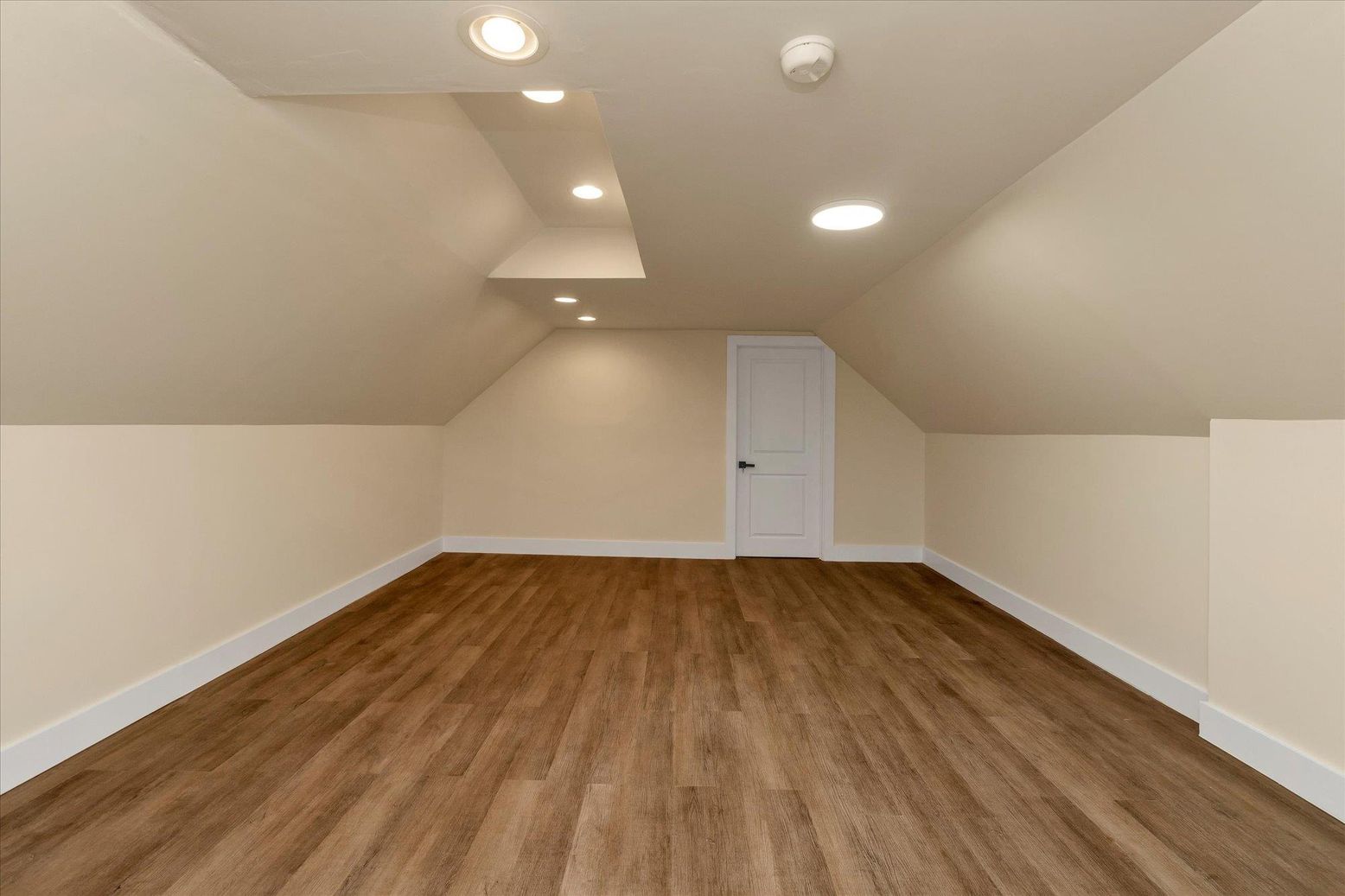 Empty room, Interior, Recessed Lighting, Wood Texture Flooring