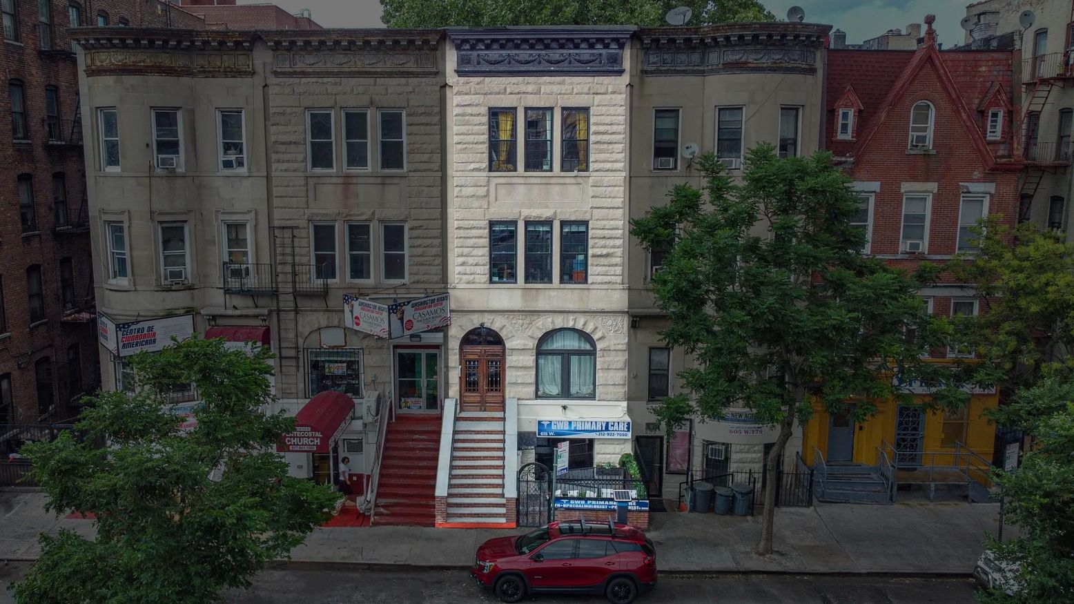 Exterior, Facade, Rowhouse