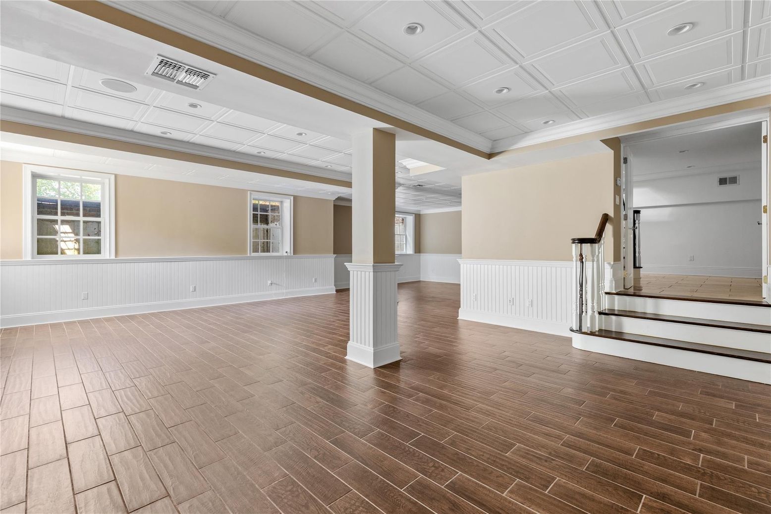 Empty room, Interior, Recessed Lighting, Wood Texture Flooring