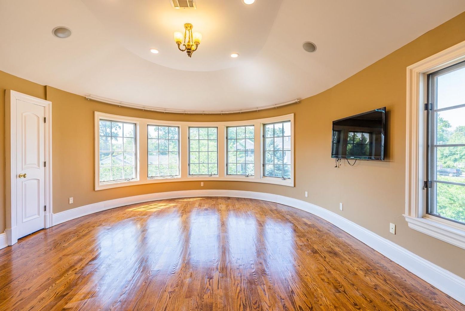 Chandelier, Empty room, Interior, Recessed Lighting, Wood Texture Flooring