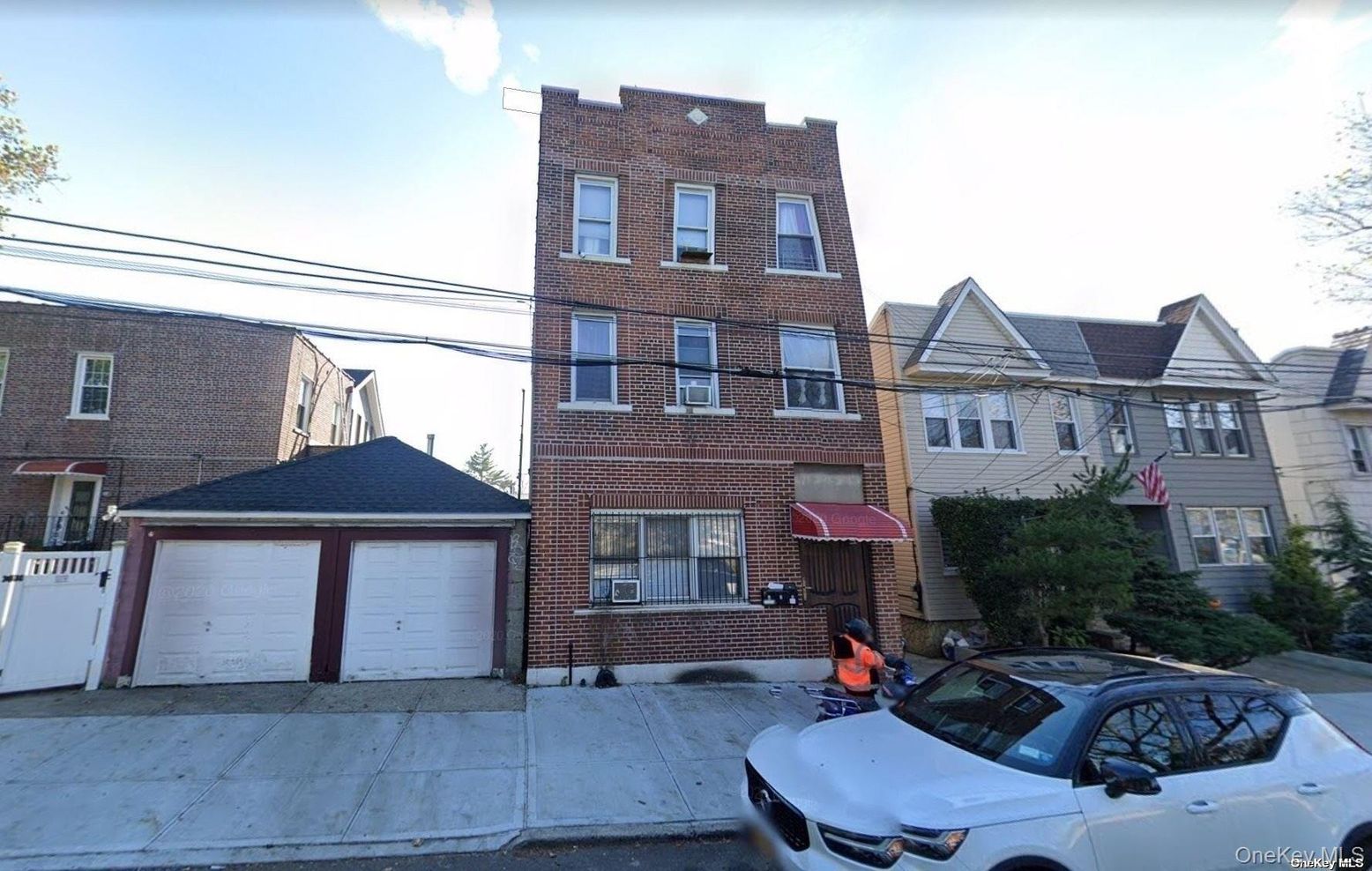 Attached, Detached Garage, Exterior, Facade, Brick Facade, Rowhouse