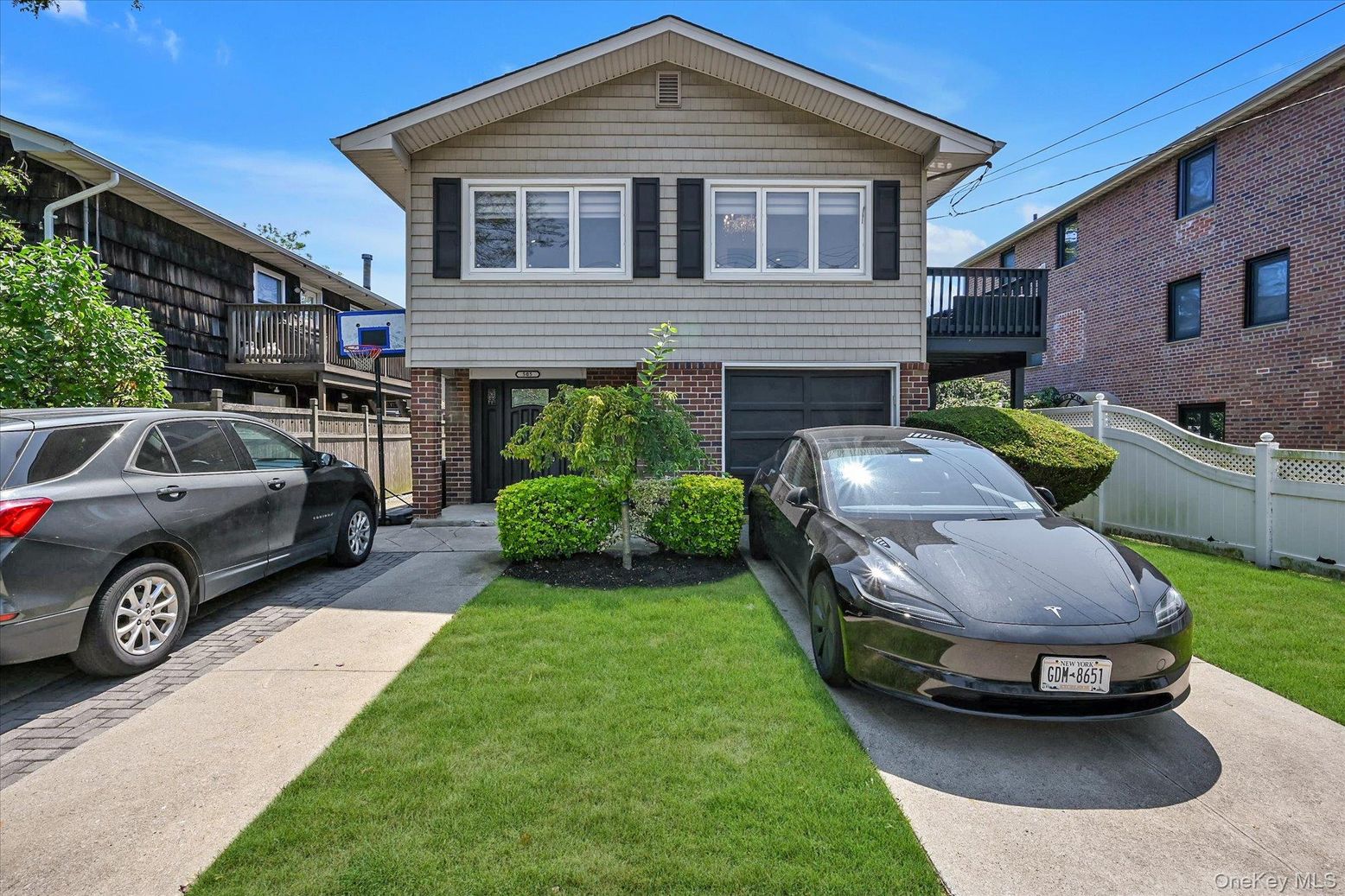 Attached, Exterior, Facade, Brick Facade, Split Level