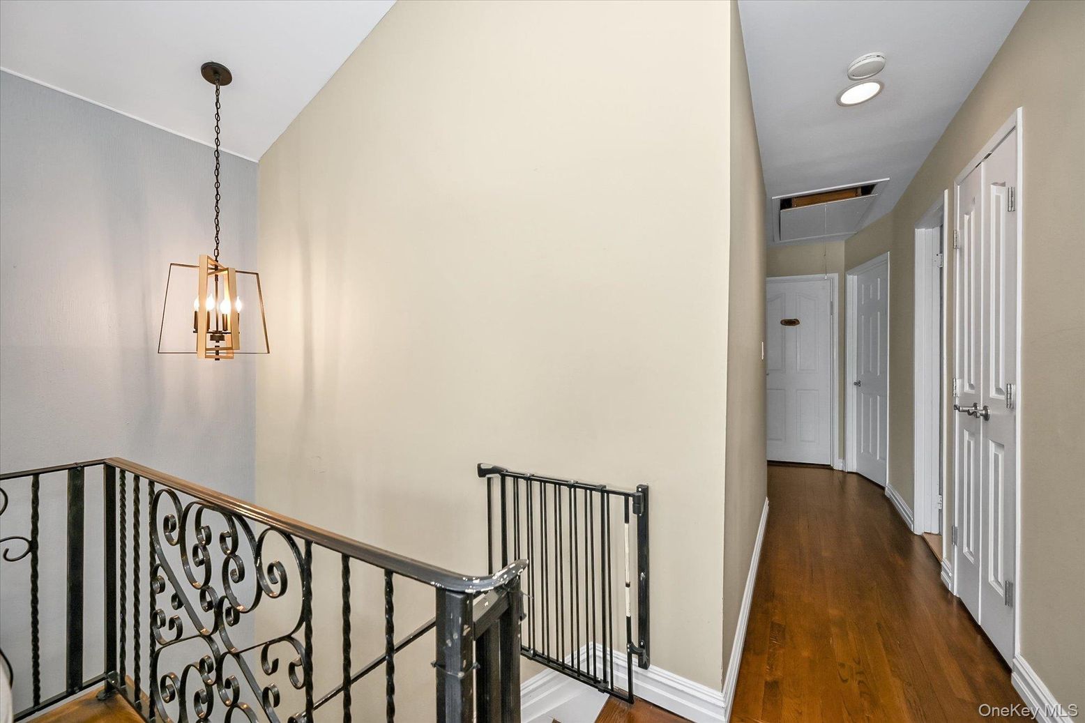 Interior, Pendant Lights, Recessed Lighting, Wood Texture Flooring