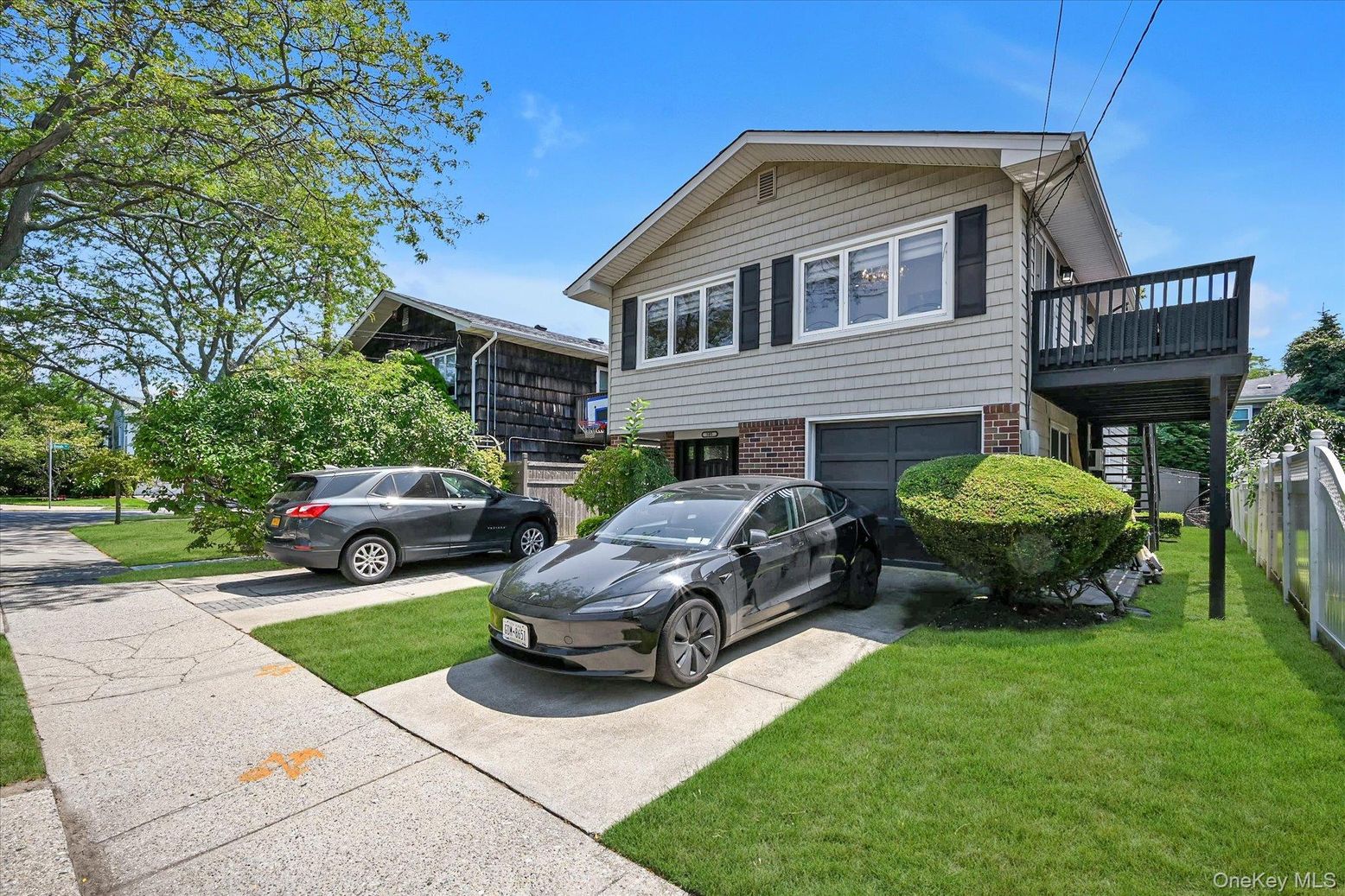 Attached, Exterior, Facade, Brick Facade, Raised Ranch